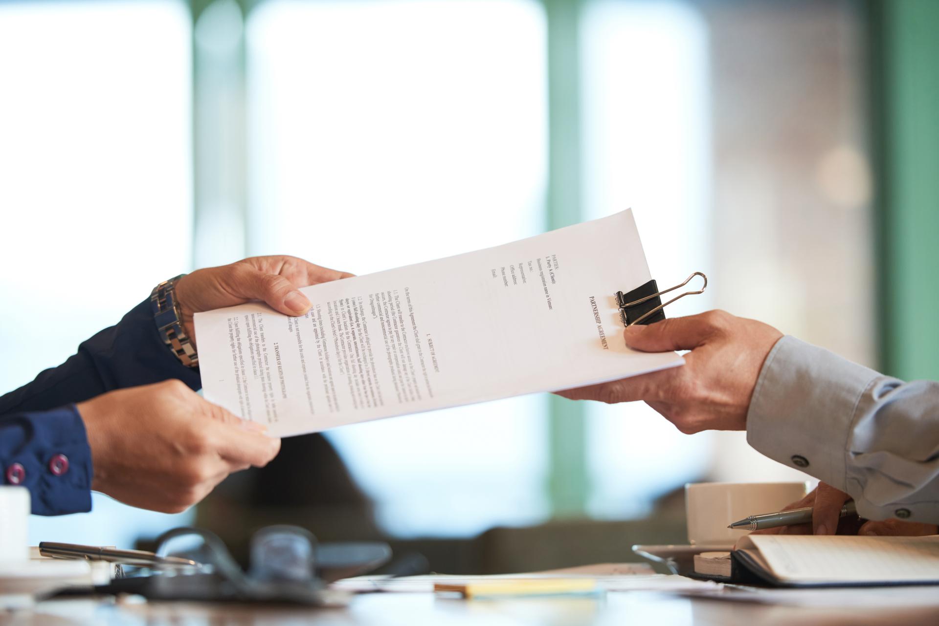 Tầm quan trọng của việc rà soát hợp đồng (Contract Review) và những yếu tố cần ưu tiên